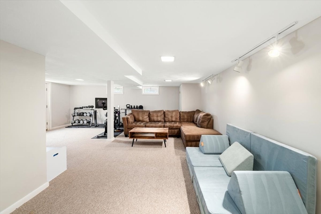 2 Stagecoach Road Medfield, MA 02052 - Photo 28 of 35