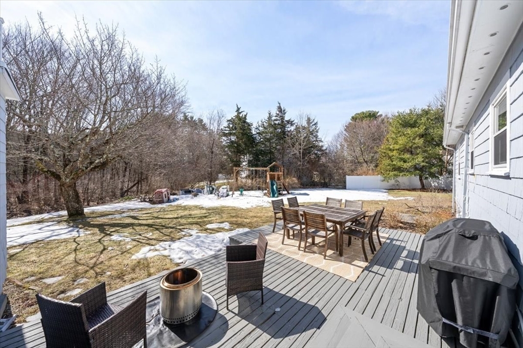 2 Stagecoach Road Medfield, MA 02052 - Photo 30 of 35