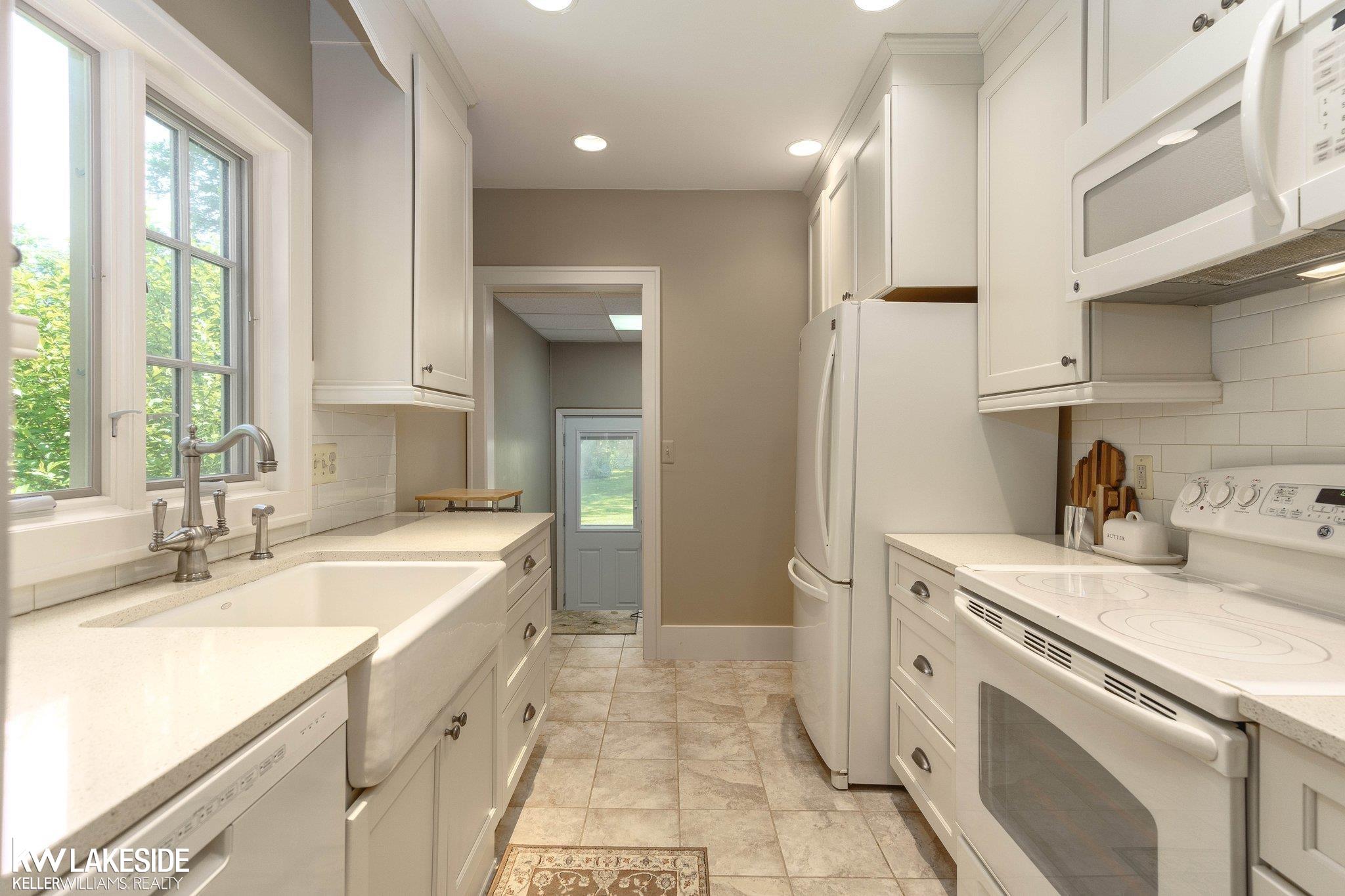 3139 Martell Street Rochester Hills, MI 48309 - Photo 2 of 27