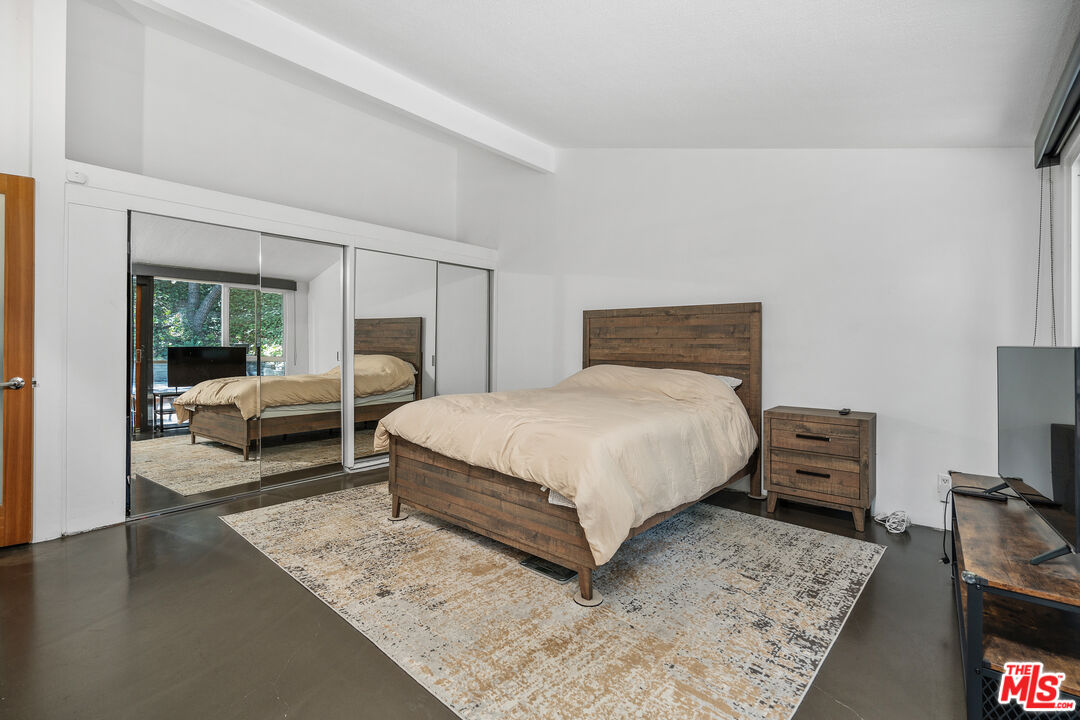 3641 Woodcliff Road Los Angeles, CA 91403 - Photo 16 of 26