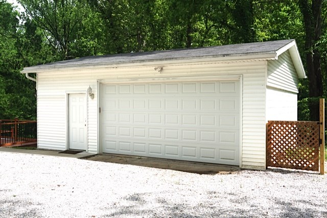 2710 Selzer Road Evansville, IN 47712 - Photo 2 of 30 Gallery Image 2