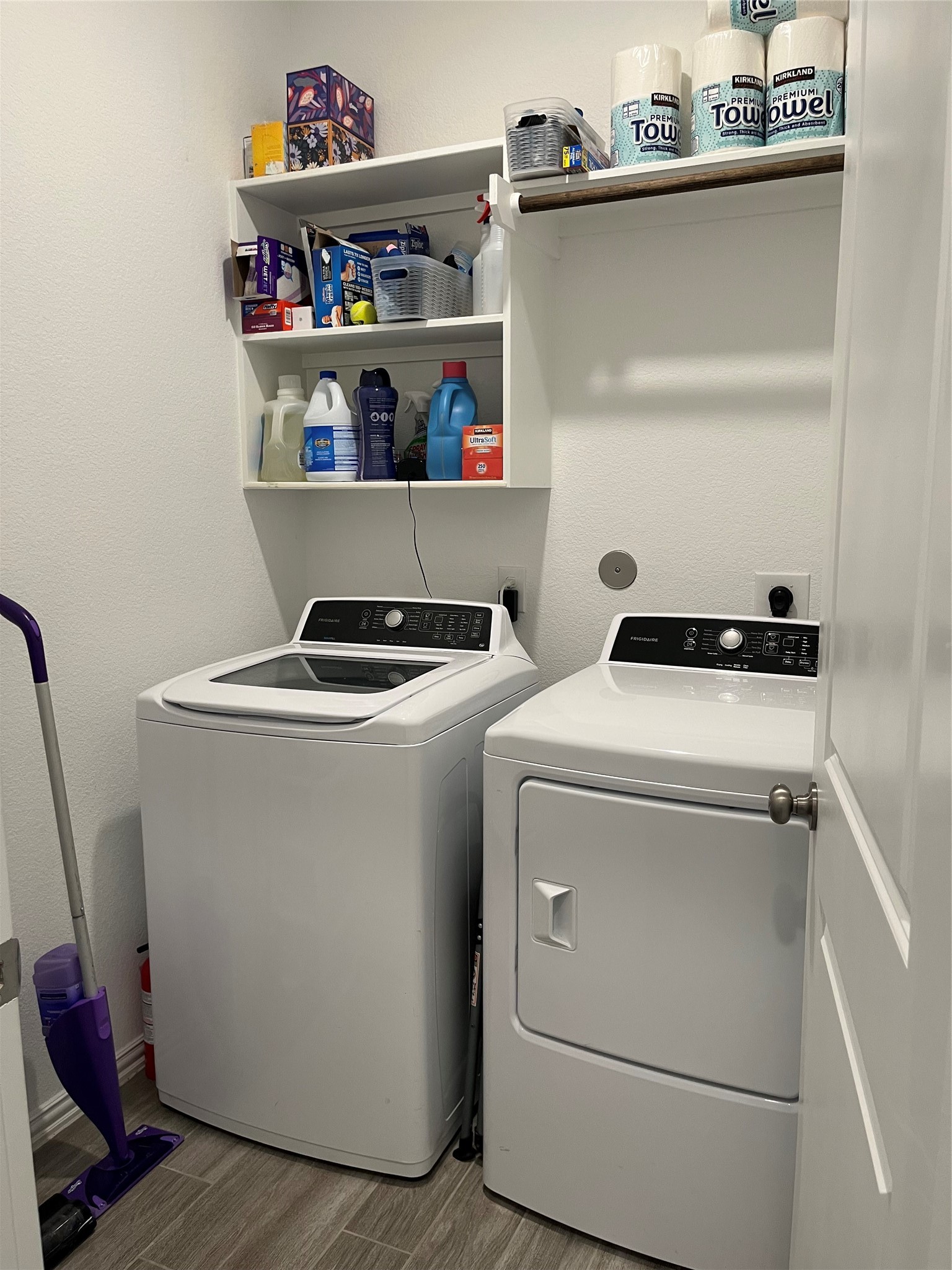 14242 Amherst Mdw Trail Rosharon, TX 77583 - Photo 15 of 36 Washer & Dryer Remain With Home.