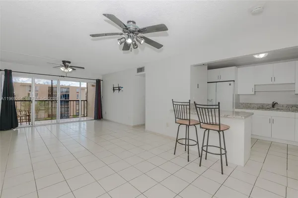 $2,400 | 9150 Fontainebleau Boulevard, Unit 402, Miami, FL 33172