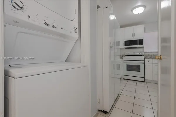 $2,400 | 9150 Fontainebleau Boulevard, Unit 402, Miami, FL 33172