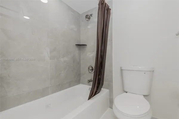 $2,400 | 9150 Fontainebleau Boulevard, Unit 402, Miami, FL 33172