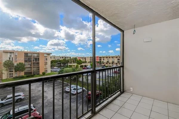 $2,400 | 9150 Fontainebleau Boulevard, Unit 402, Miami, FL 33172