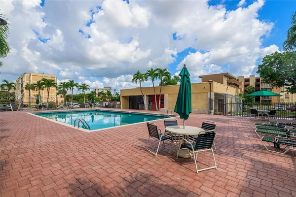 $2,400 | 9150 Fontainebleau Boulevard, Unit 402, Miami, FL 33172