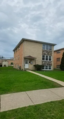 $2,200 | 43 West Ann Street, Unit 3, Lombard, IL 60148