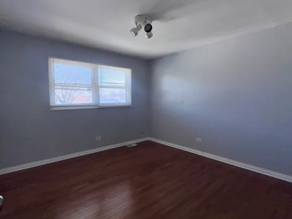 $2,200 | 43 West Ann Street, Unit 3, Lombard, IL 60148