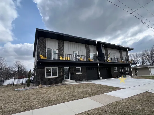 $875,000 | 1751 South Oneida Street, Green Bay, WI 54304