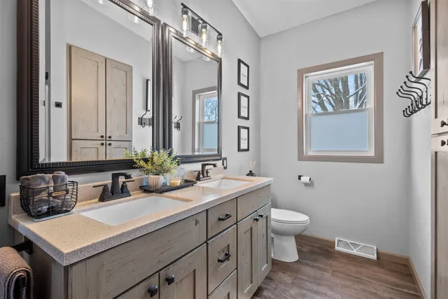 $875,000 | 1751 South Oneida Street, Green Bay, WI 54304