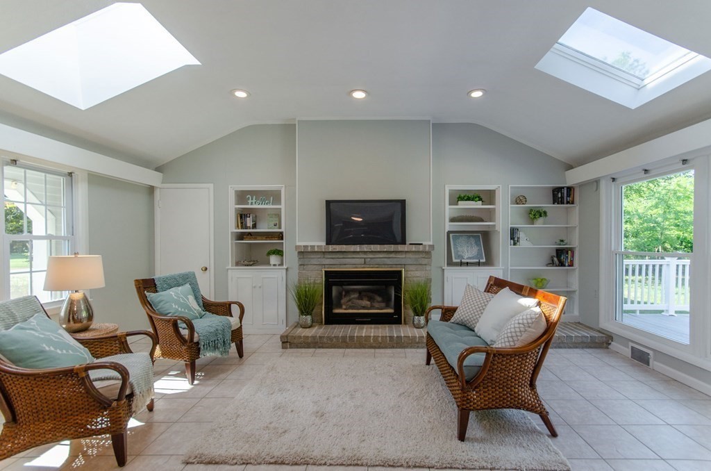 131 Viscount Road Longmeadow, MA 01106 - Photo 5 of 42