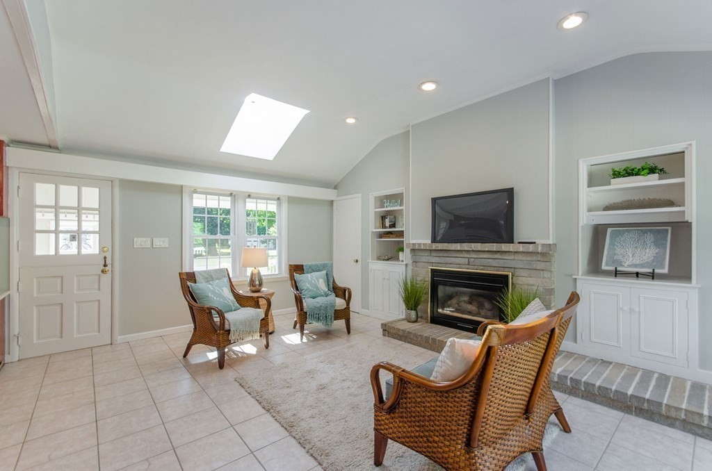 131 Viscount Road Longmeadow, MA 01106 - Photo 6 of 42