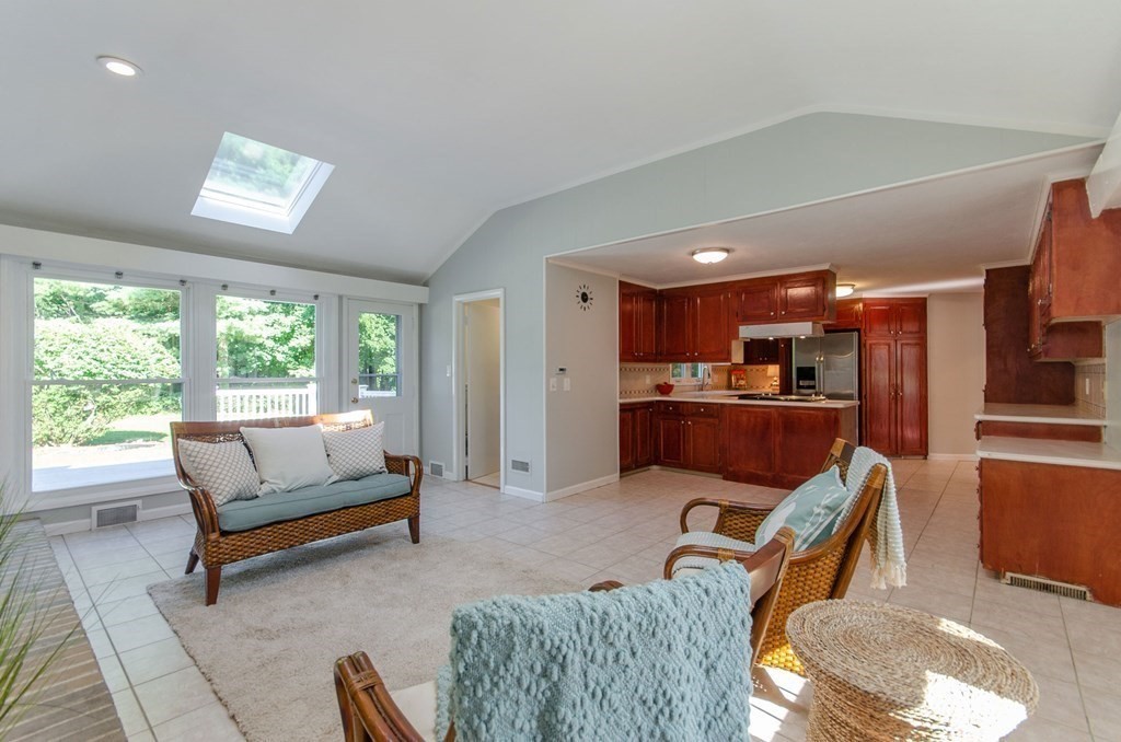 131 Viscount Road Longmeadow, MA 01106 - Photo 7 of 42