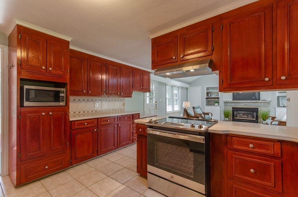131 Viscount Road Longmeadow, MA 01106 - Photo 9 of 42