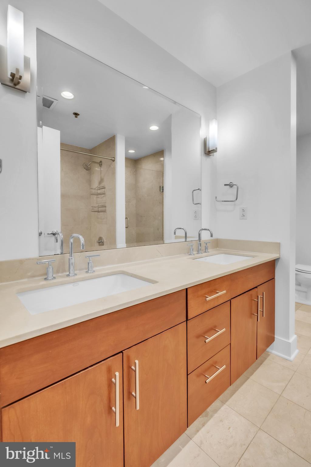 300 North 3rd Street, Unit 102 Philadelphia, PA 19106 - Photo 11 of 32