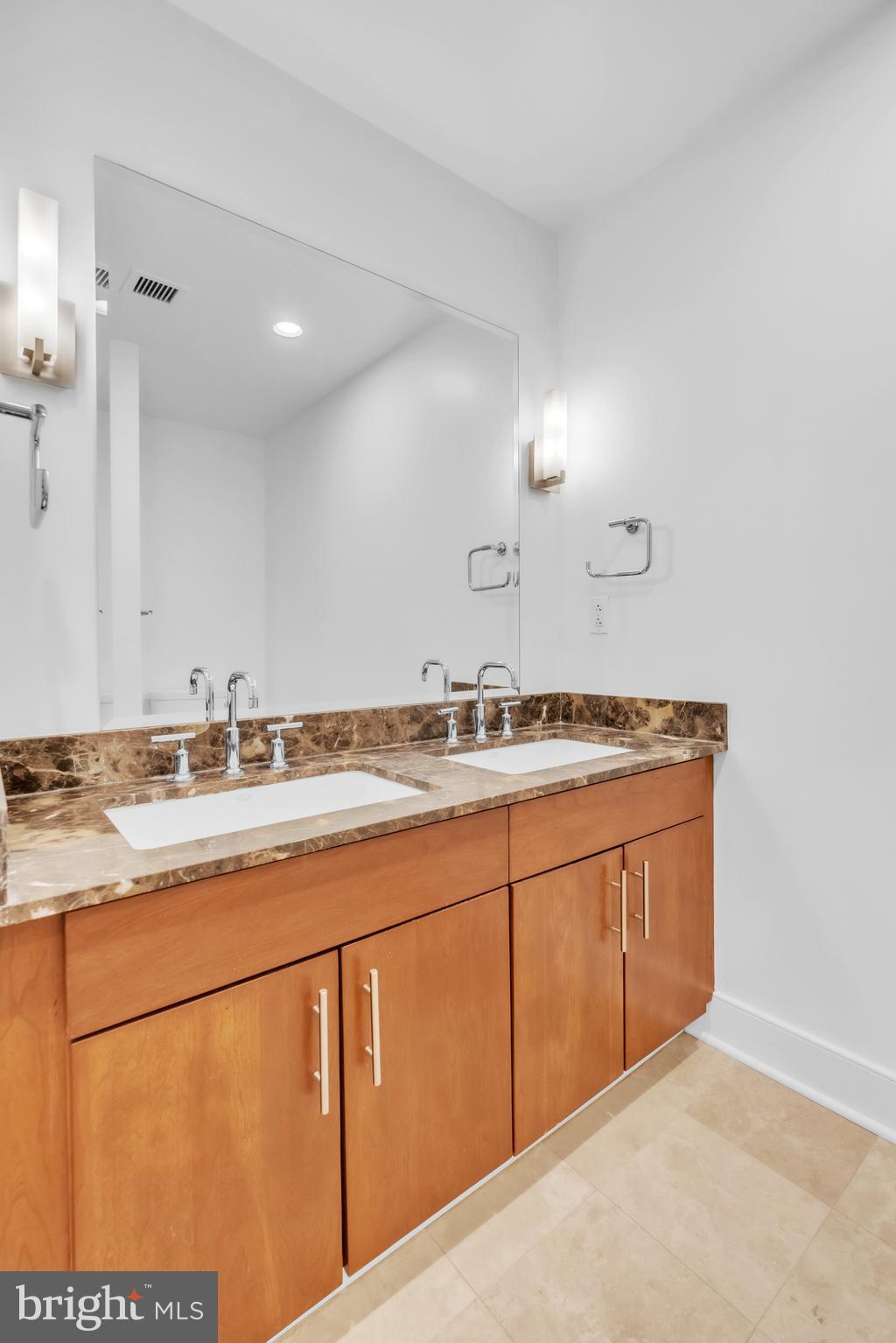 300 North 3rd Street, Unit 102 Philadelphia, PA 19106 - Photo 16 of 32