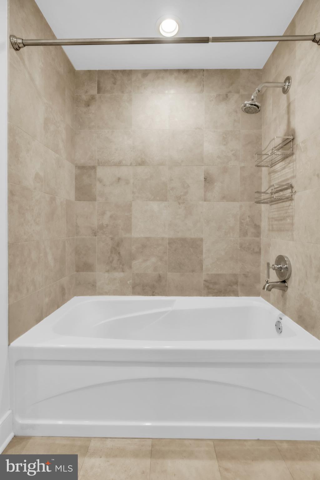 300 North 3rd Street, Unit 102 Philadelphia, PA 19106 - Photo 17 of 32