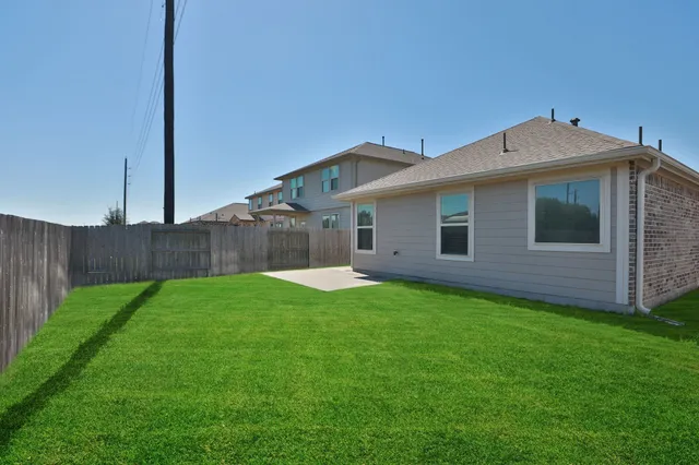 a view of a back yard of the house