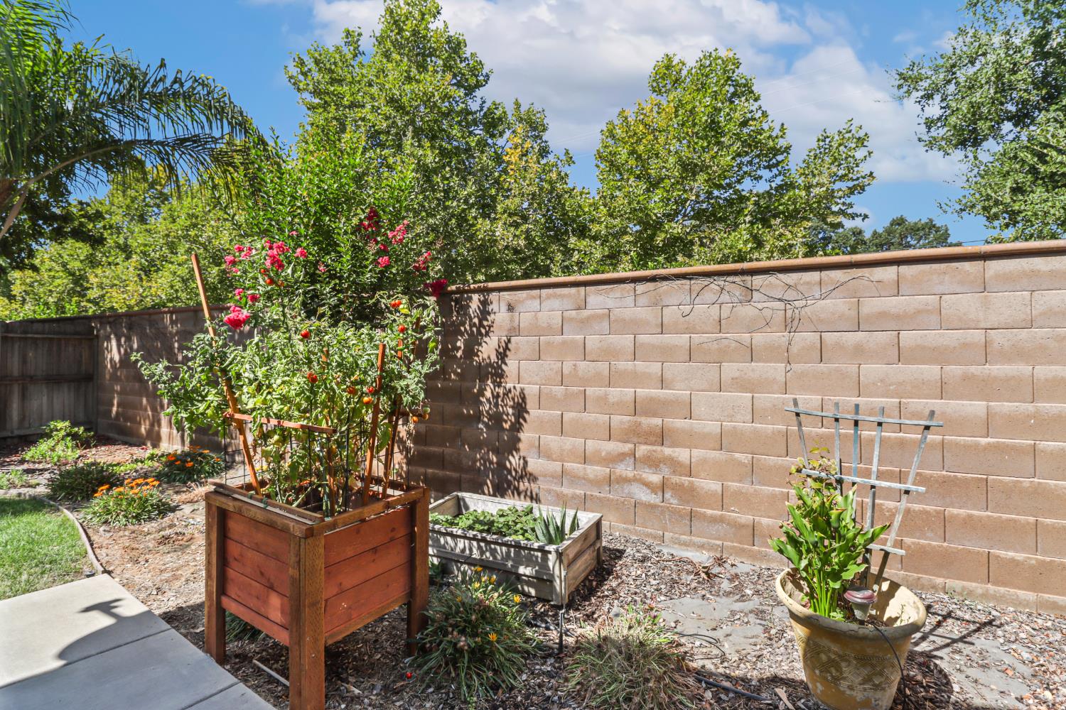 7401 Rothschild Court Elk Grove, CA 95757 - Photo 39 of 42 a wooden bench sitting in front of a building