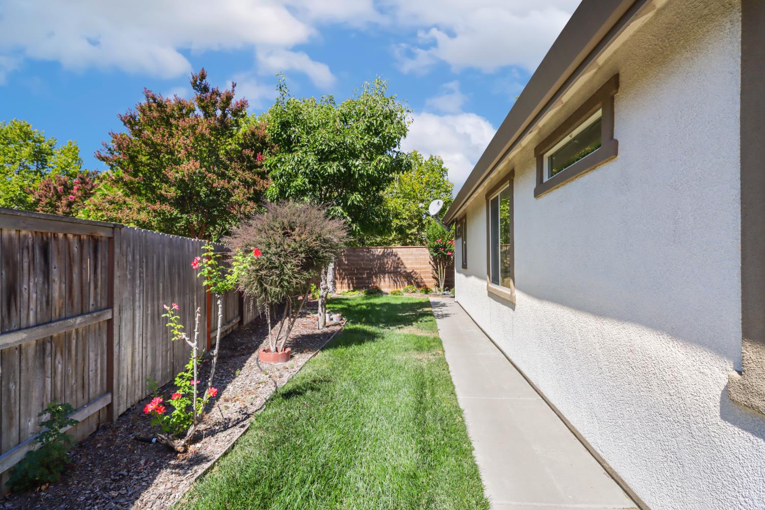 7401 Rothschild Court Elk Grove, CA 95757 - Photo 40 of 42 a view of yard from a corridor