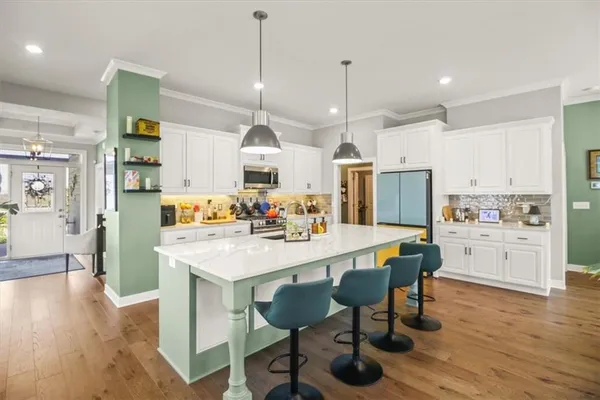 $550,000 | 1713 Northeast Ravenwood Drive, Lee's Summit, MO 64086