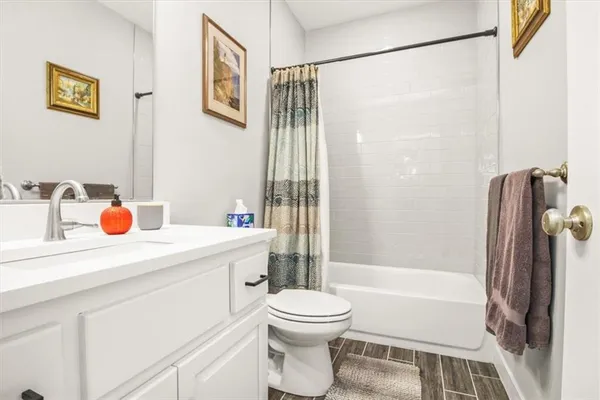$550,000 | 1713 Northeast Ravenwood Drive, Lee's Summit, MO 64086