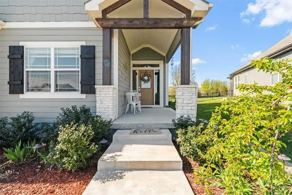 $550,000 | 1713 Northeast Ravenwood Drive, Lee's Summit, MO 64086