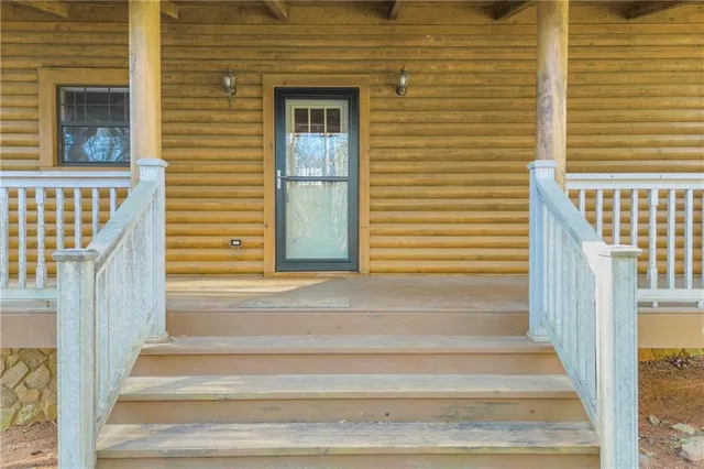 a view of entryway front of house