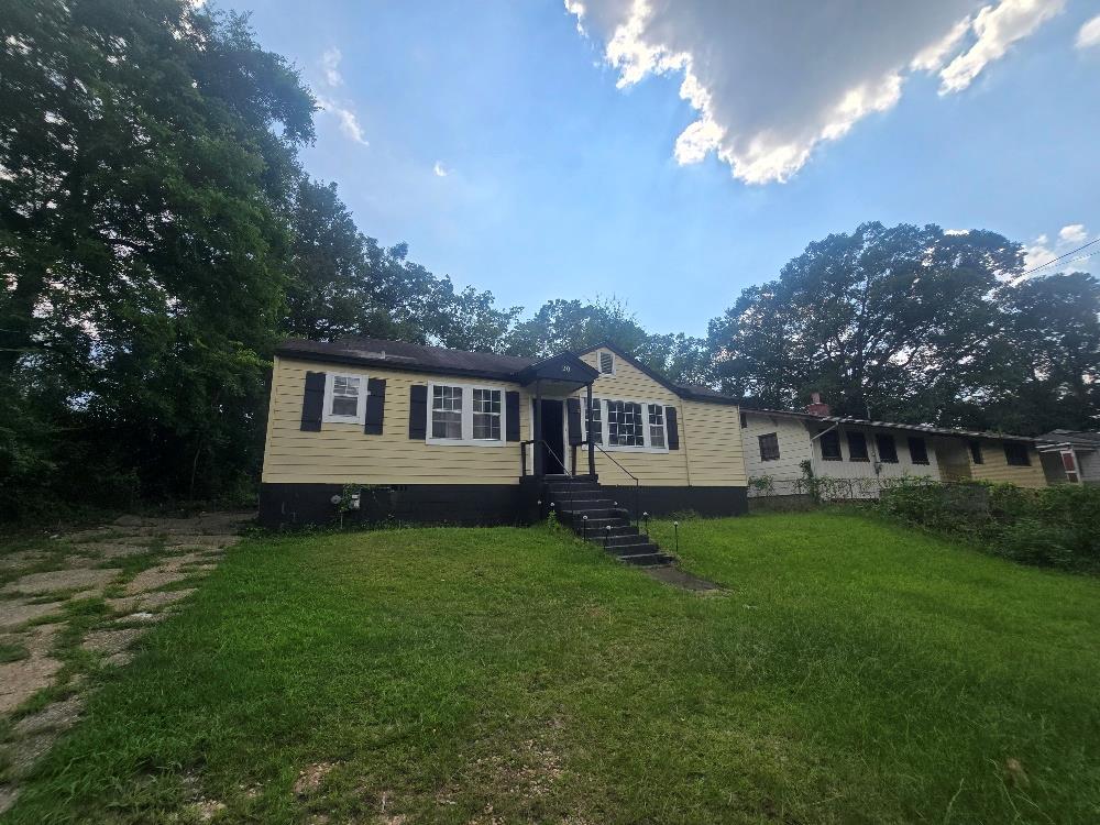 a house that is sitting in the grass