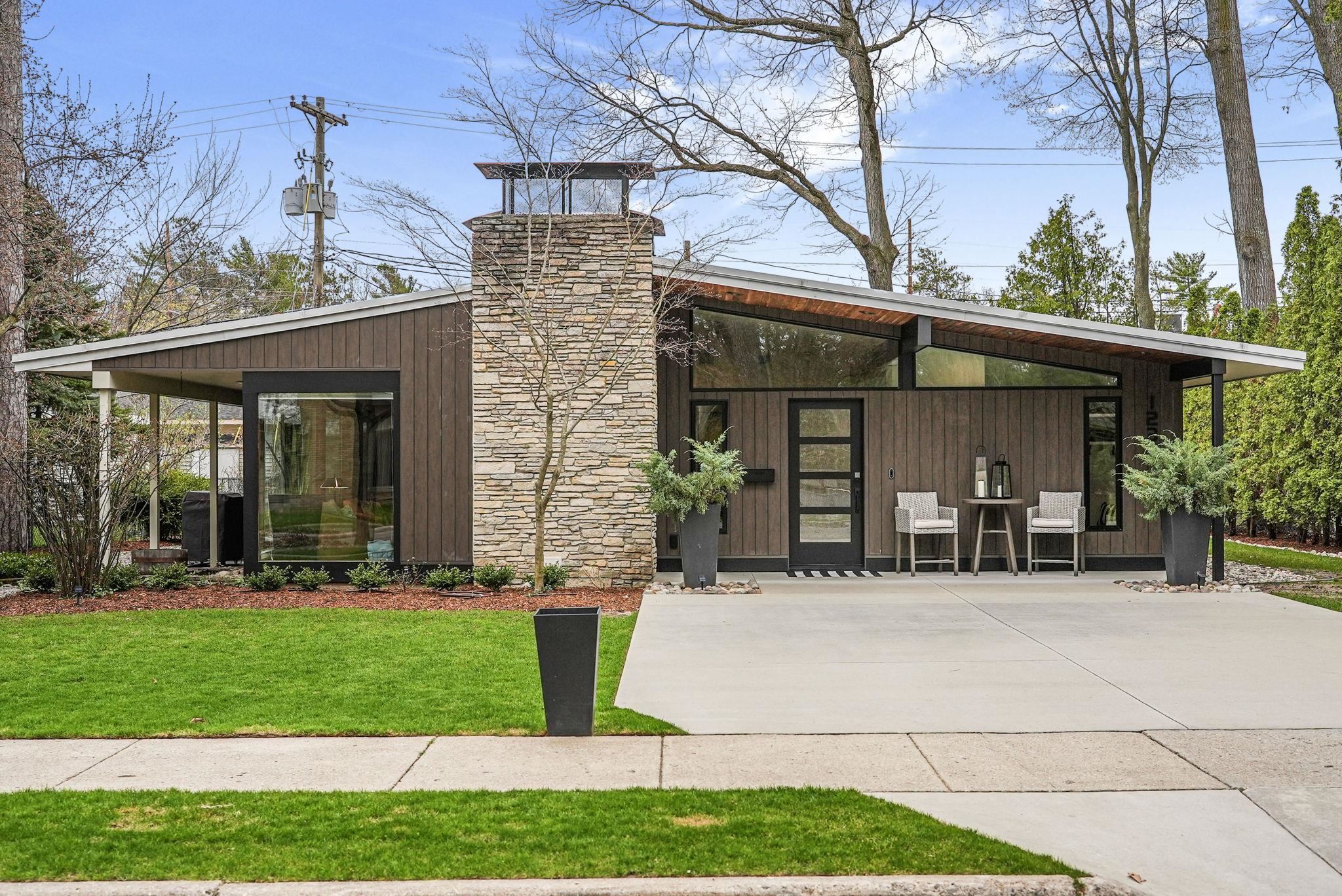 1236 Anderson Road Traverse City, MI 49686 - Photo 1 of 52 1944374-c470b5ca-afa4-4d2b-a7df-24ef137f6928.JPG