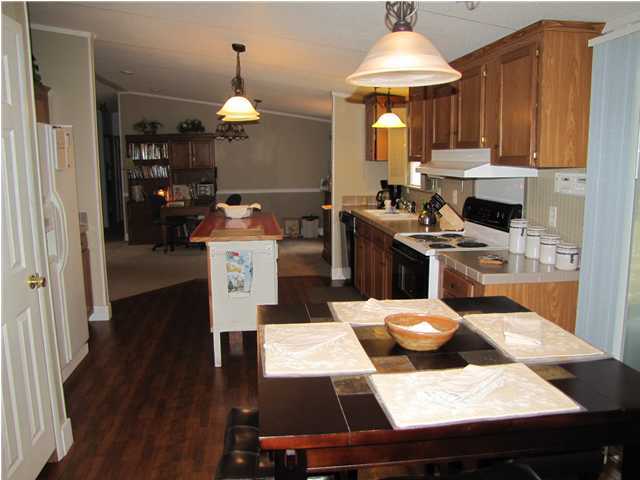 261 Wee Acres Road DeFuniak Springs, FL 32433 - Photo 3 of 21 a kitchen with a table and chairs