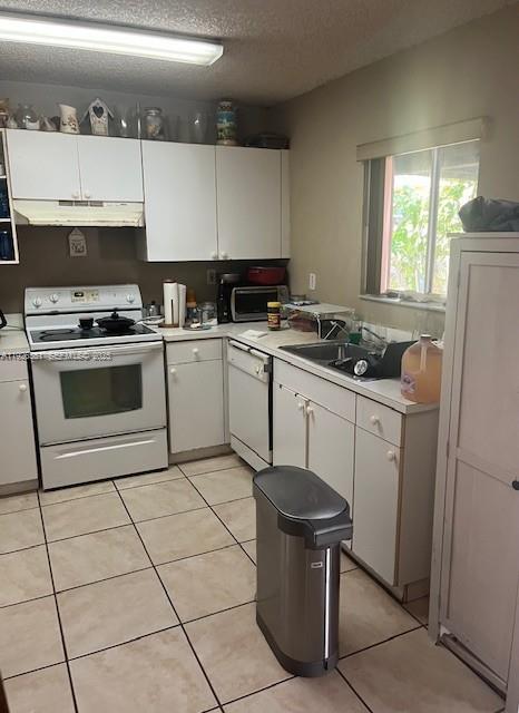 10611 Southwest 170th Terrace Miami, FL 33157 - Photo 9 of 23 a kitchen with a stove a sink and a refrigerator
