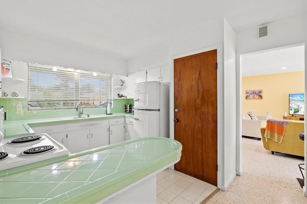 2473 Davis Boulevard Sarasota, FL 34237 - Photo 16 of 69