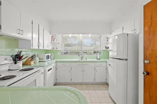 $7,750 | 2473 Davis Boulevard, Sarasota, FL 34237