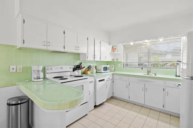 $7,750 | 2473 Davis Boulevard, Sarasota, FL 34237