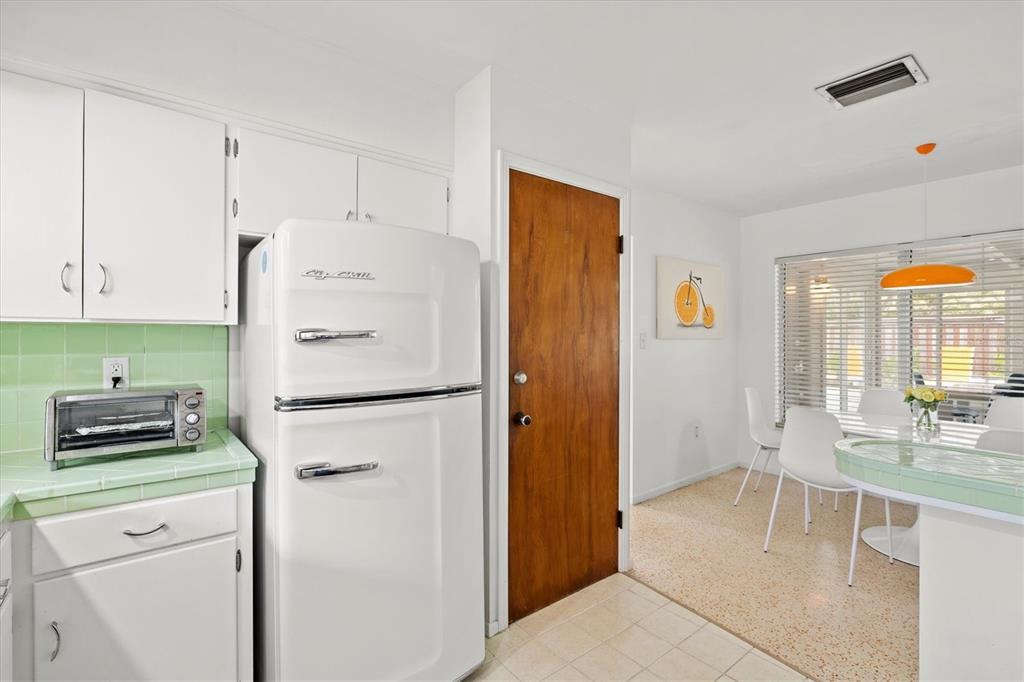 2473 Davis Boulevard Sarasota, FL 34237 - Photo 22 of 69