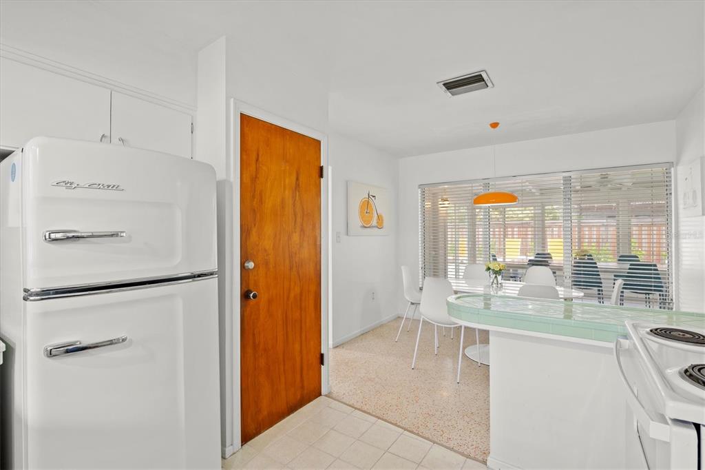 2473 Davis Boulevard Sarasota, FL 34237 - Photo 23 of 69