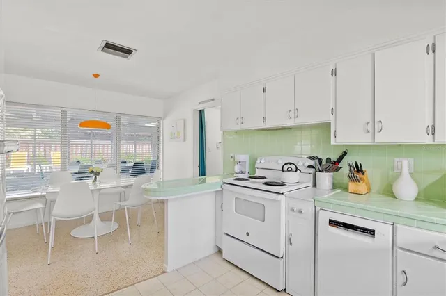 $7,750 | 2473 Davis Boulevard, Sarasota, FL 34237