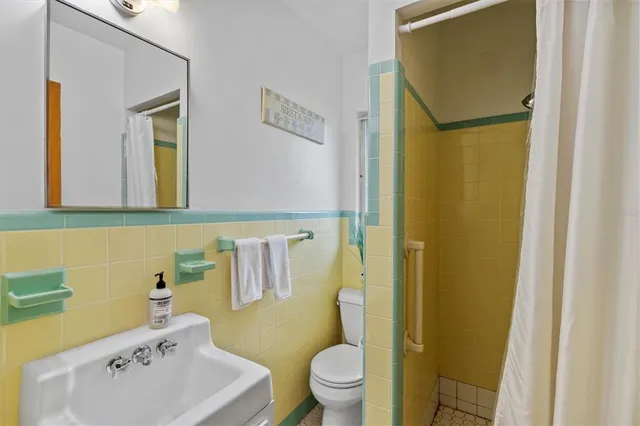 $7,750 | 2473 Davis Boulevard, Sarasota, FL 34237