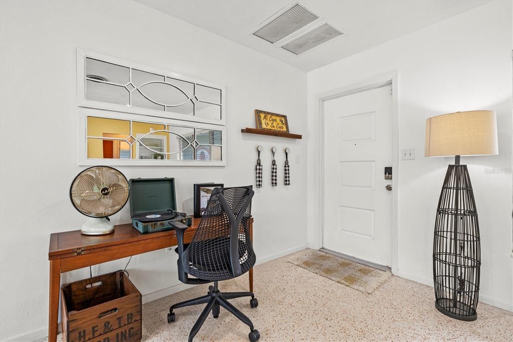 2473 Davis Boulevard Sarasota, FL 34237 - Photo 7 of 69