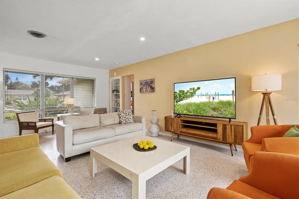 2473 Davis Boulevard Sarasota, FL 34237 - Photo 8 of 69