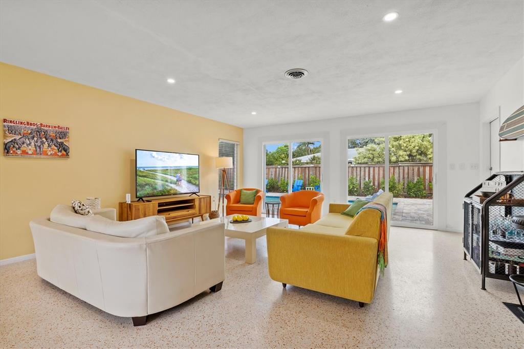 2473 Davis Boulevard Sarasota, FL 34237 - Photo 9 of 69