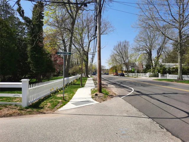 $989,000 | 17 Club Lane, Remsenburg, NY 11960