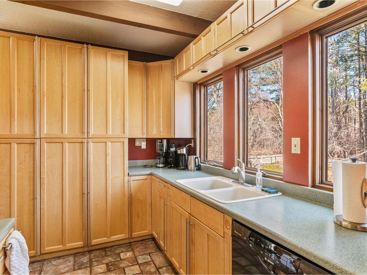 20 South Cove Road Burlington, VT 05401 - Photo 11 of 25 Gallery Image 11