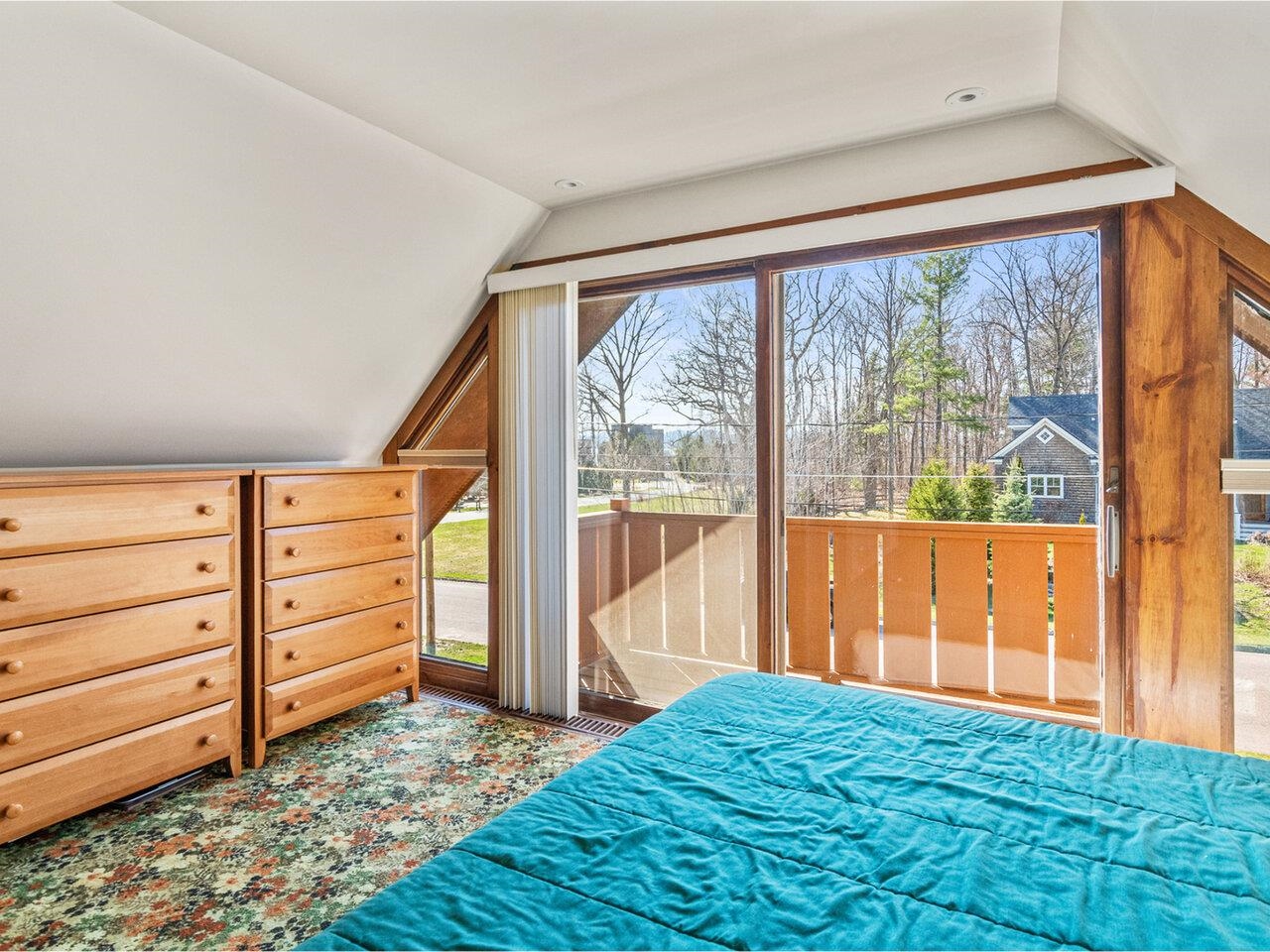 20 South Cove Road Burlington, VT 05401 - Photo 3 of 25 Gallery Image 3