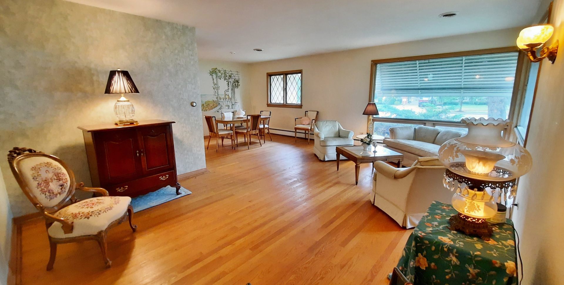 423 North Aldine Avenue Park Ridge, IL 60068 - Photo 2 of 25 a living room with furniture and wooden floor