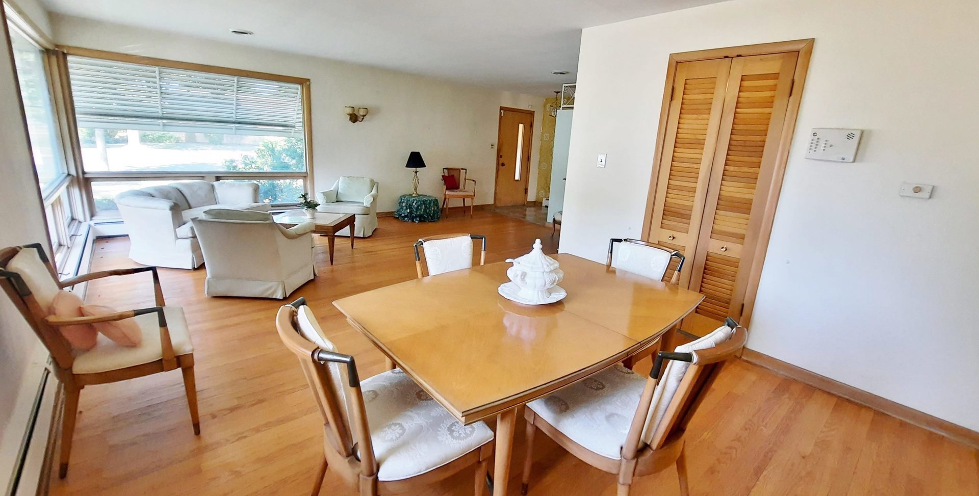 423 North Aldine Avenue Park Ridge, IL 60068 - Photo 3 of 25 a dining room with furniture and window