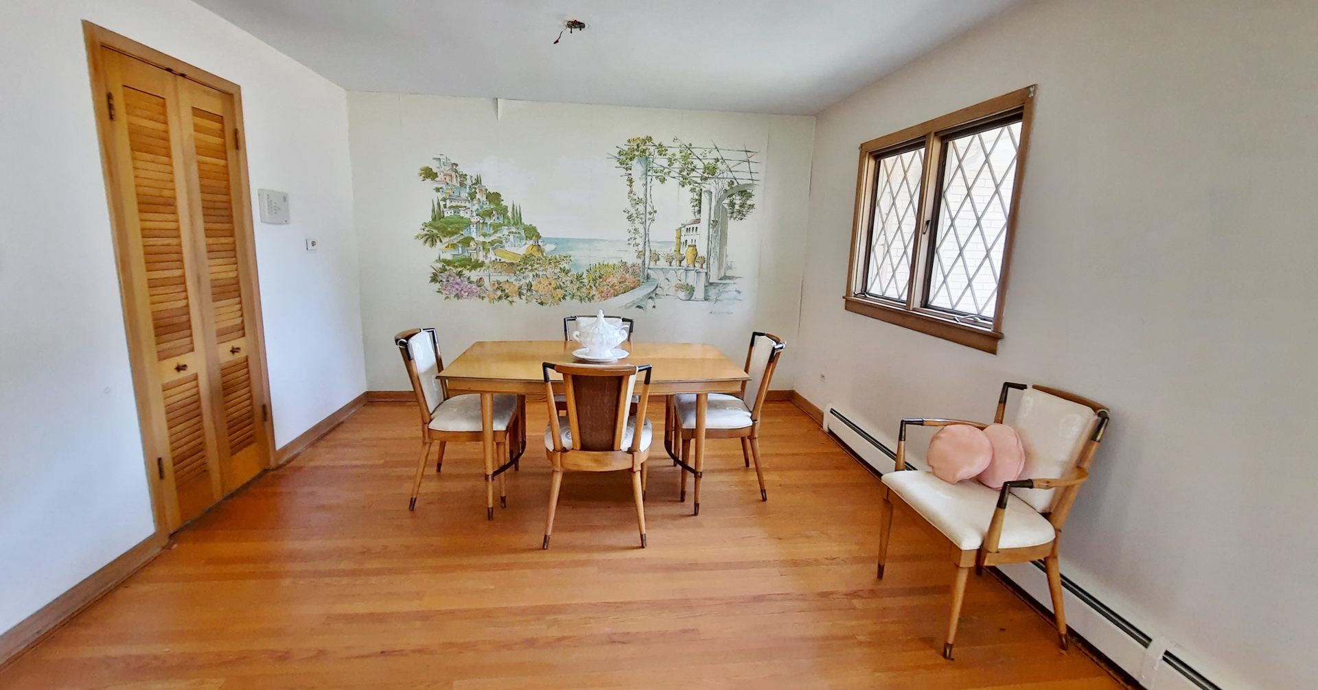 423 North Aldine Avenue Park Ridge, IL 60068 - Photo 4 of 25 a dining room with furniture and wooden floor