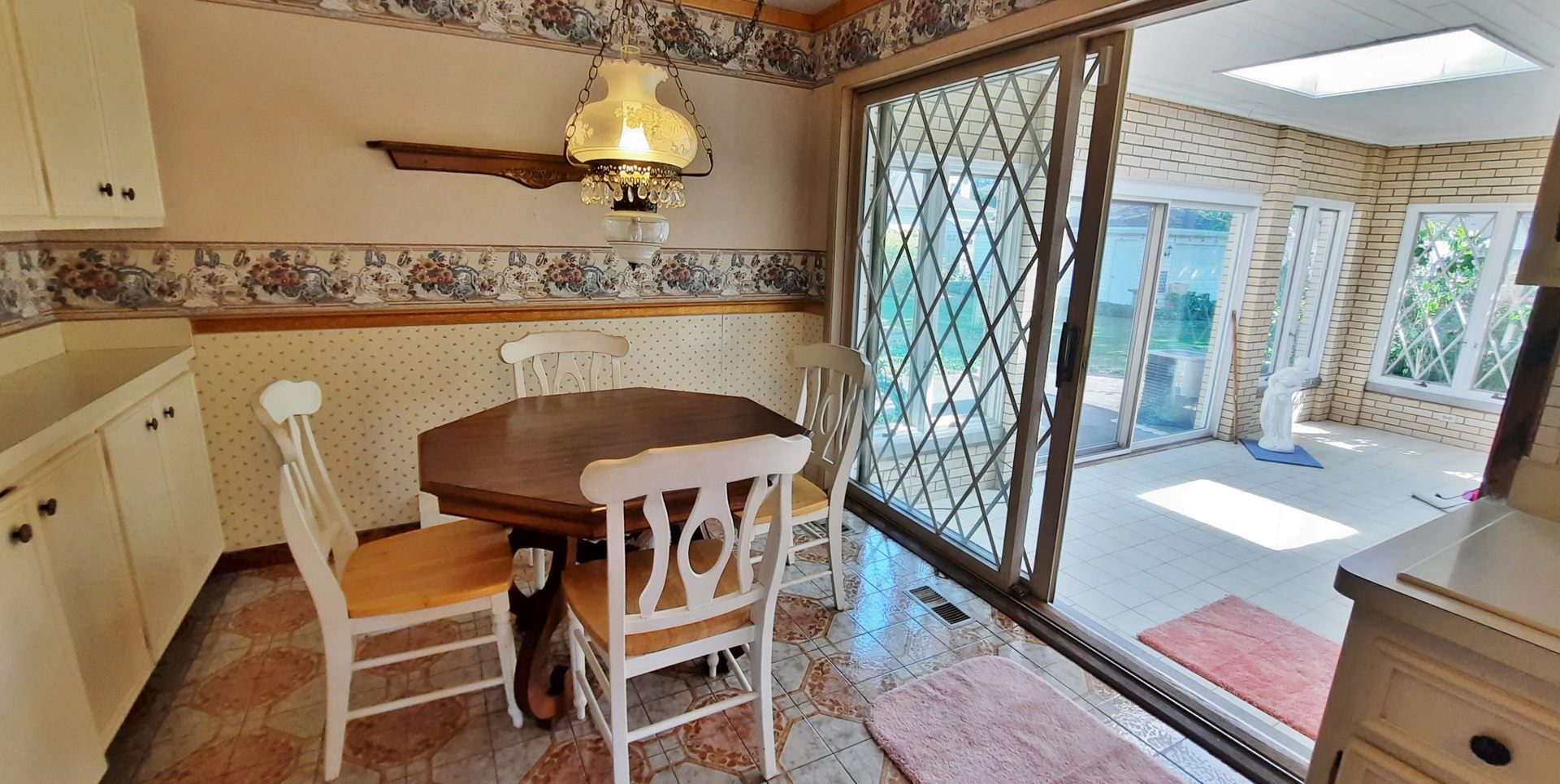 423 North Aldine Avenue Park Ridge, IL 60068 - Photo 7 of 25 a view of a dining room with furniture and wooden floor